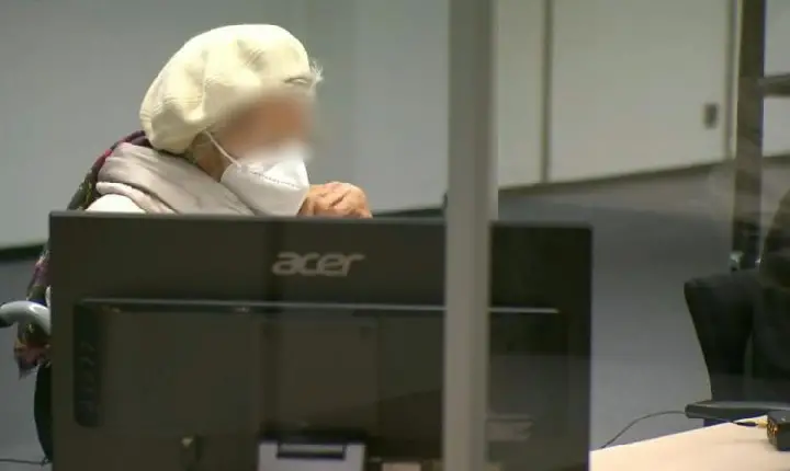 Mulher de 97 anos é condenada por assassinato de mais de dez mil pessoas em campo nazista