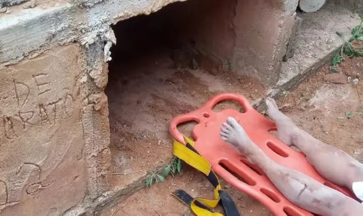 Mulher é enterrada viva, pede socorro e é resgatada de túmulo em Minas Gerais