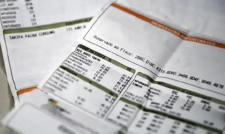 O mês sé azul, mas a conta será vermelha!