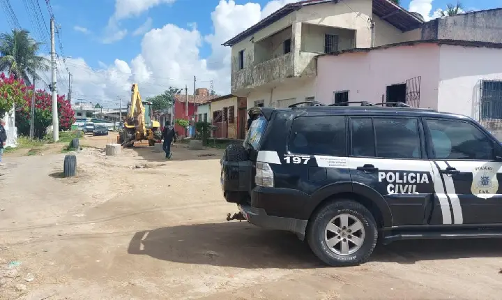 OPERAÇÃO UNUM CORPUS – POLICIA CIVIL RETIRA BARREIRAS E APREENDE CÂMERAS USADOS PARA DIFICULTAR O TRABALHO DAS FORÇAS DE SEGURANÇA EM EUNÁPOLIS