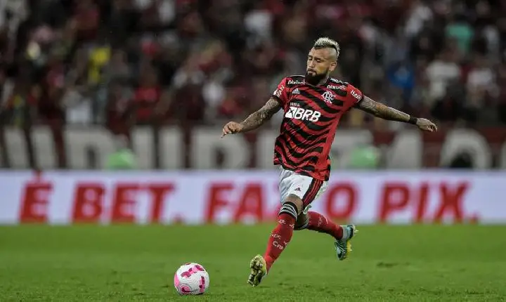 Pai de Arturo Vidal, meio-campista do Flamengo, é encontrado morto no Chile