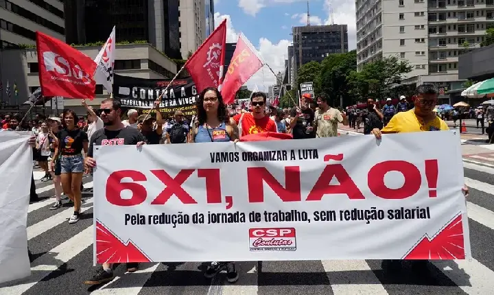 PEC 6×1: comissão negocia início imediato da escala 5×2, sem transição