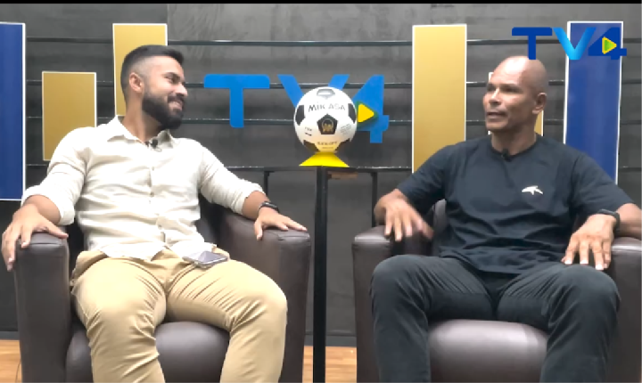 Pedro Soares conversa sobre futvolei com o Professor Didi