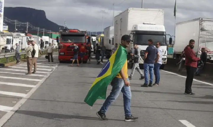 Pelo 9º dia consecutivo, cidades de ao menos 11 Estados e o DF registram atos contra retorno de Lula à presidência