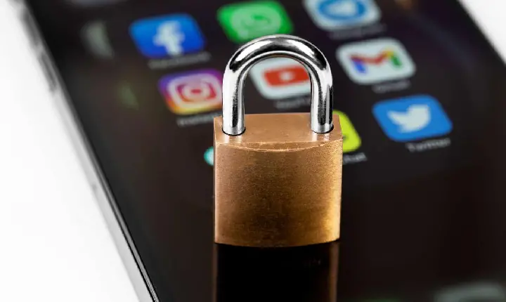 PL 2575/2025 pretende bloquear nacionalmente todos os sites, serviços e apps sem representação legal no Brasil