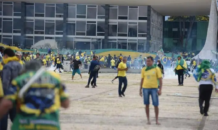 Polícia Federal colhe DNA e faz perícia em celulares para obter provas das invasões em Brasília