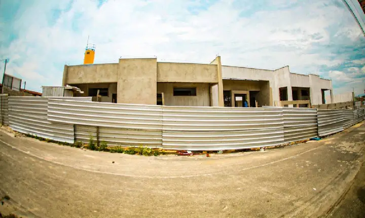 Prefeitura de Teixeira de Freitas prossegue com a construção de mais uma instituição de ensino