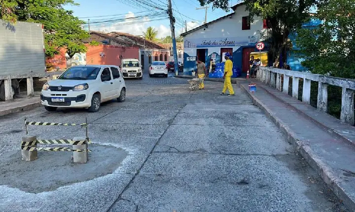 Prefeitura realiza manutenção no centro da cidade