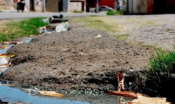 Quase metade das casas na Bahia não têm rede de esgoto; mais de 770 mil não possuem água potável
