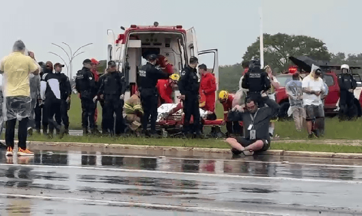 Queda de raio em ato de Nikolas Ferreira deixa dezenas de feridos em Brasília