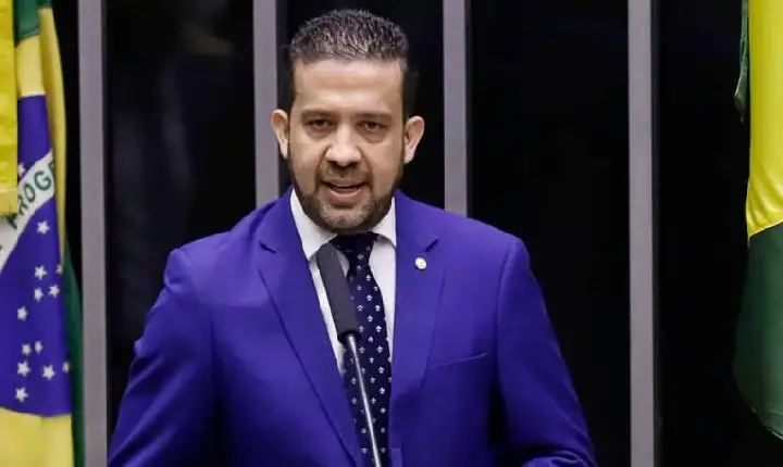 Rachadinha: 9 vezes que Janones atacou bolsonaristas pela prática