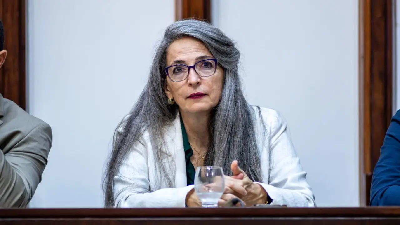 Raissa Soares cobra governo Jerônimo após morte de bebê à espera de regulação e pacientes sem cirurgia no Hospital LEM