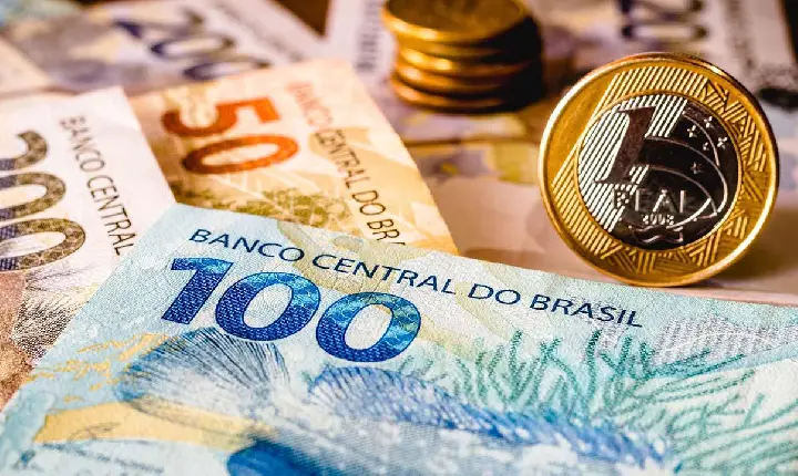 Real lidera ranking de desvalorização frente ao dólar em 2025: entenda as causas