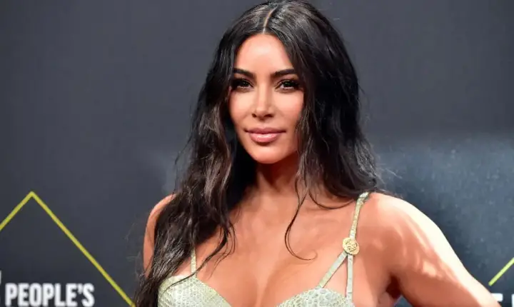 Remessa da marca de Kim Kardashian é apreendida com mais de R$ 40 mi em cocaína