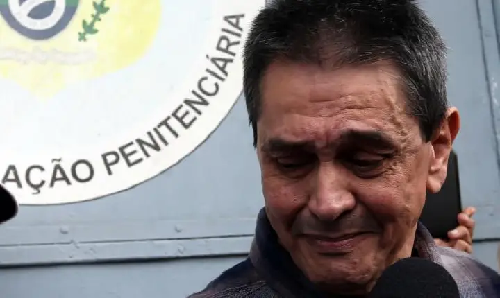 Roberto Jefferson chega à cadeia no Rio de Janeiro após se render e ser detido