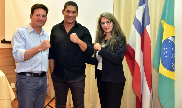 Roma responde aos ataques de Rui Costa a Bolsonaro