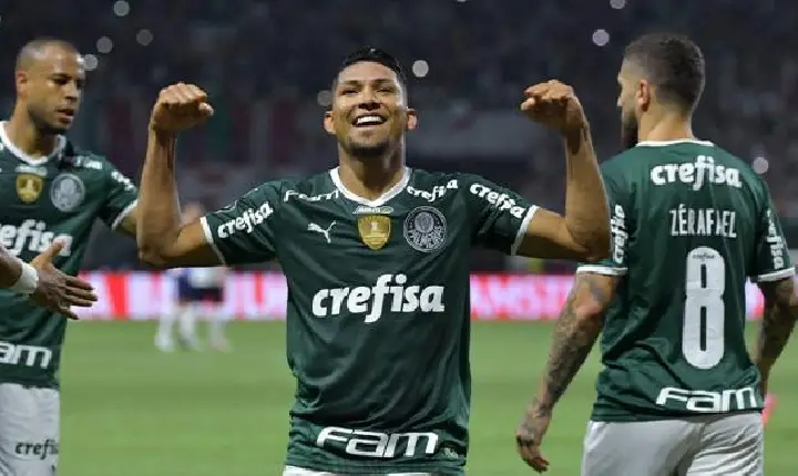 Rony marca de bicicleta, Palmeiras goleia o Cerro e confirma vaga nas quartas da Libertadores