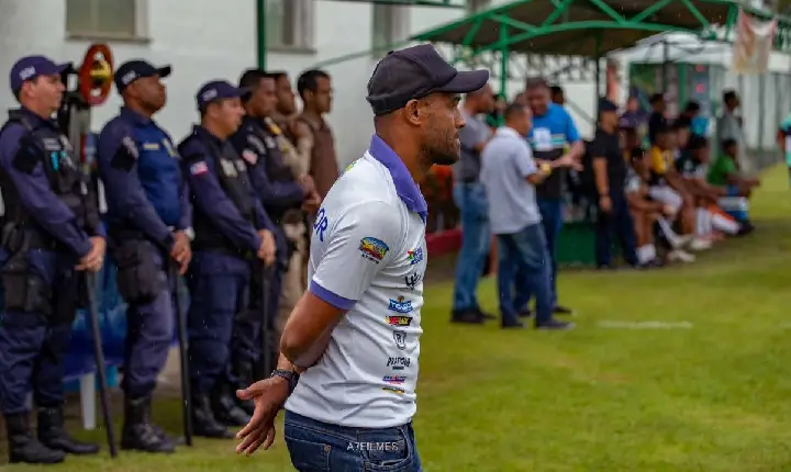 Seleções Regionais tentam tirar treinador do Porto Futebol Clube