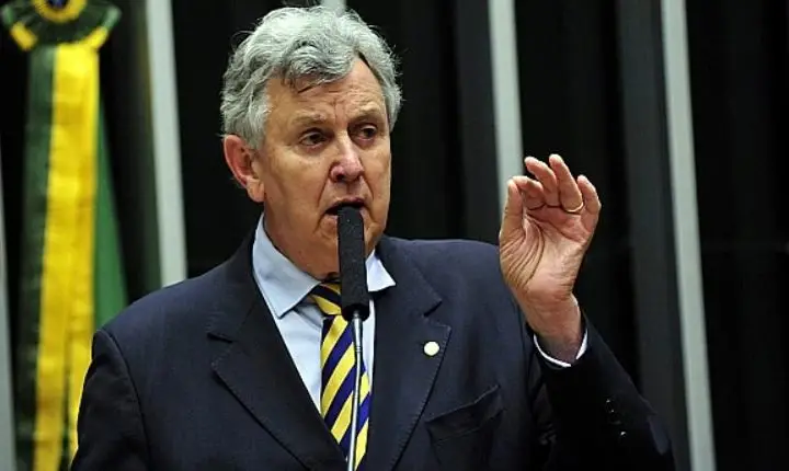 Senador diz que pediu impeachment de Barroso por crime de responsabilidade: ‘Atacou o Exército’