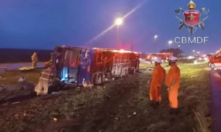 Sete pessoas morrem e 15 ficam feridas em acidente com ônibus clandestino no DF
