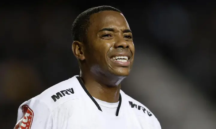 STJ decide pelo cumprimento imediato da pena de Robinho no Brasil