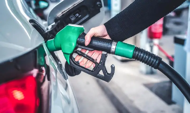 Teremos a mão firme do governo’, diz ministro de Minas e Energia sobre fiscalização do preço dos combustíveis