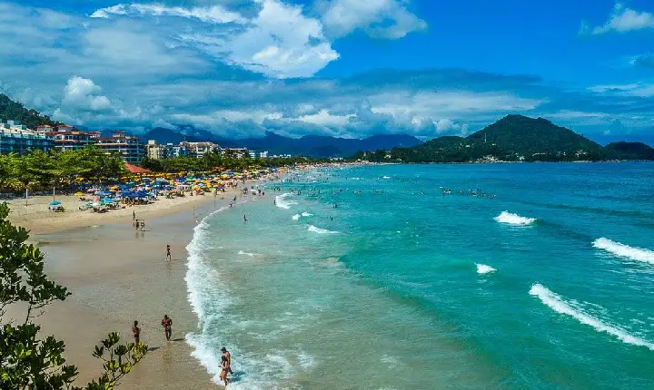 Ubatuba tem 1º verão com cobrança de taxa para visitantes