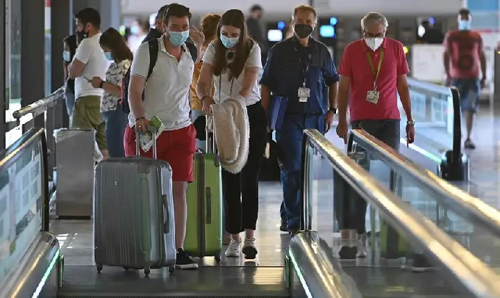 Uso de máscara em aviões e aeroportos volta a ser obrigatório no Brasil a partir de sexta-feira