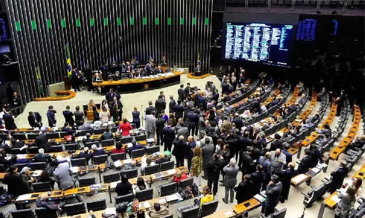 Veja como cada partido votou na aprovação do novo marco fiscal