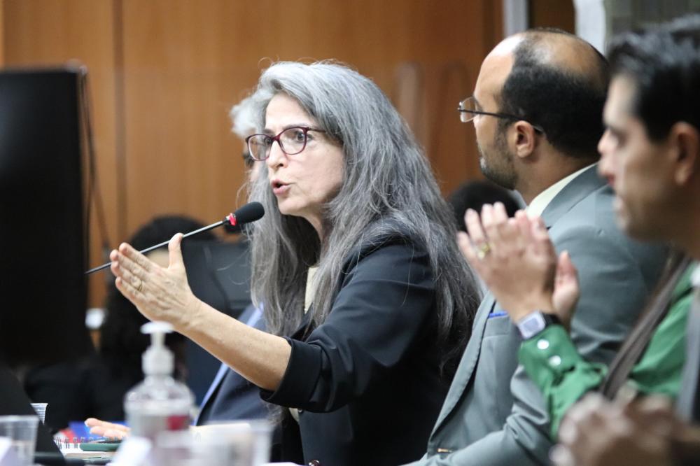 DOUTORA RAISSA SOARES - Um Porto Seguro na Ideologia