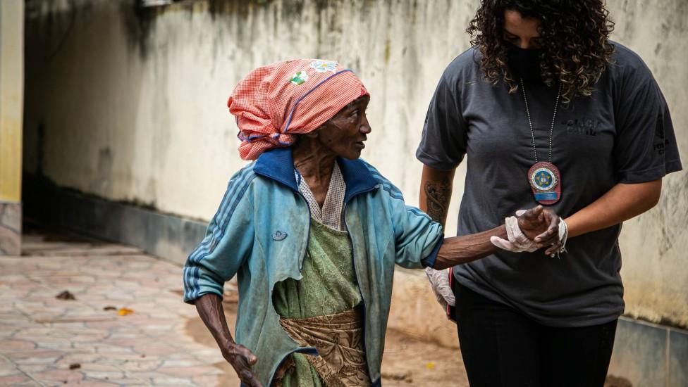 Idosa é resgatada após trabalhar por 72 anos em condições análogas à escravidão