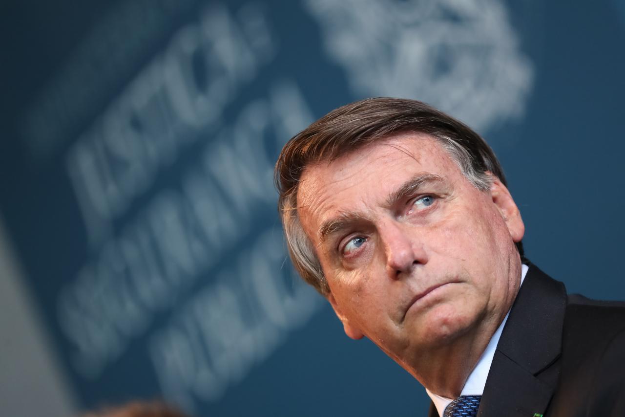 Bolsonaro avança e aparece empatado com Lula em cenário espontâneo, diz Paraná Pesquisas