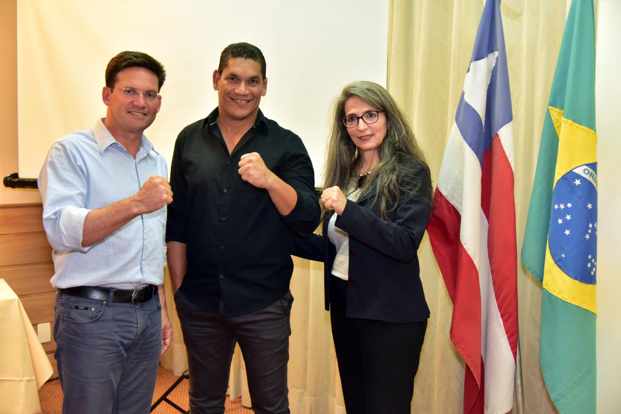 Roma responde aos ataques de Rui Costa a Bolsonaro