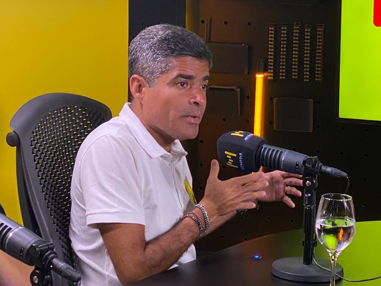 ACM Neto diz que vai congelar 20% dos cargos de confiança do governo para investir em ações sociais, como educação, saúde e segurança