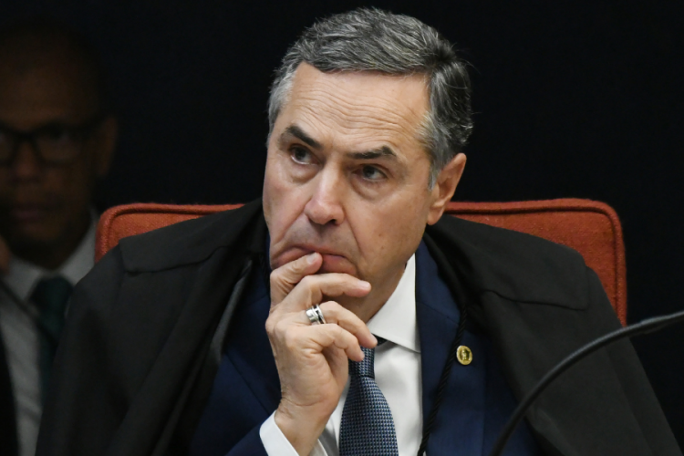 Ministro Luís Roberto Barroso justifica frase polêmica dita a manifestante em Nova York