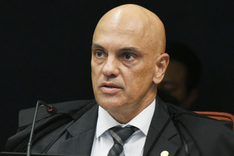 Moraes manda bloquear contas de 43 empresas e pessoas ligadas às manifestações contra a volta do PT