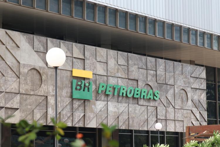 Indefinição na política de preços e medo de intervenção explicam temor sobre rumos da Petrobras
