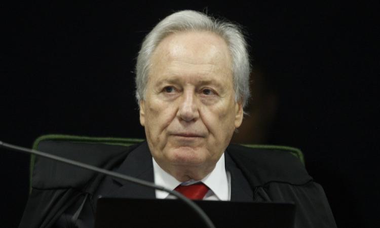 Lewandowski encerra três investigações contra Lula