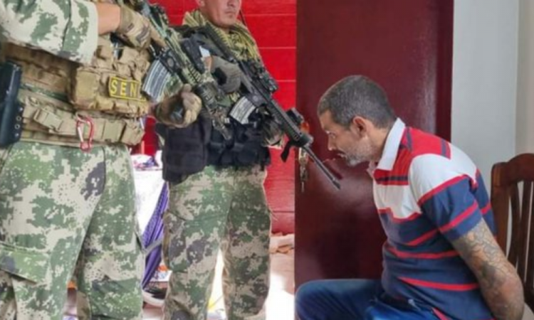 Polícia paraguaia prende líder do PCC durante operação na fronteira com o Brasil