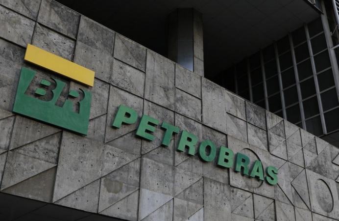 Assediador dentro da Petrobras é denunciado por importunação sexual contra auxiliar de limpeza