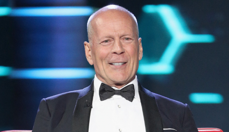 Bruce Willis está agressivo e mãe acredita que ele não a reconhece mais, diz primo