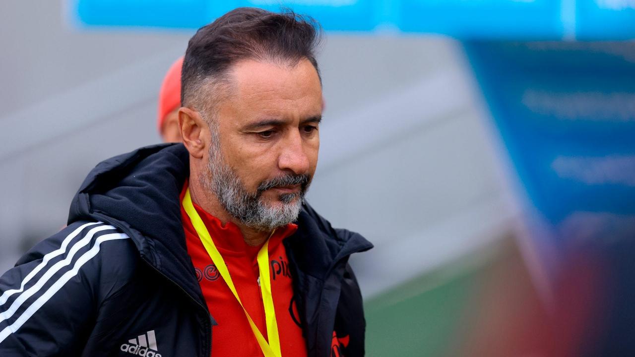 Diretoria age nos bastidores por demissão de Vítor Pereira, que vive últimas horas no Flamengo
