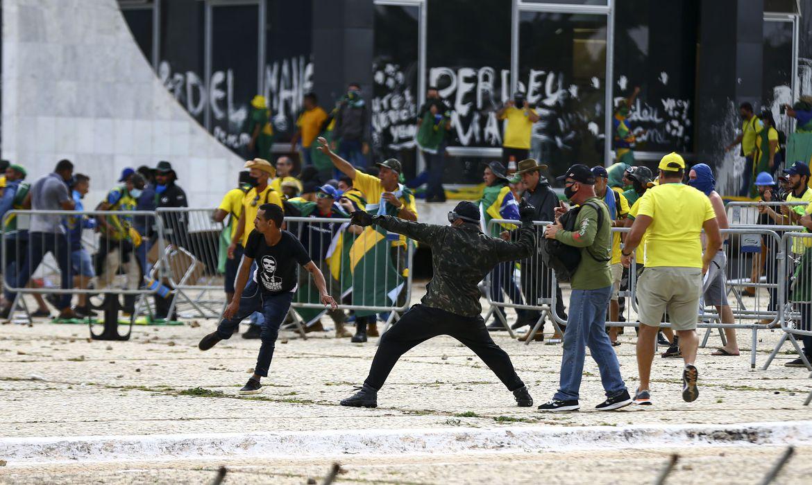 Moraes determina quebra de sigilo de todas as imagens do circuito interno do Planalto em 8/1