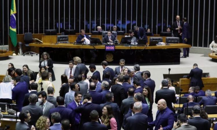 Câmara derruba decreto sobre saneamento e impõe nova derrota ao governo