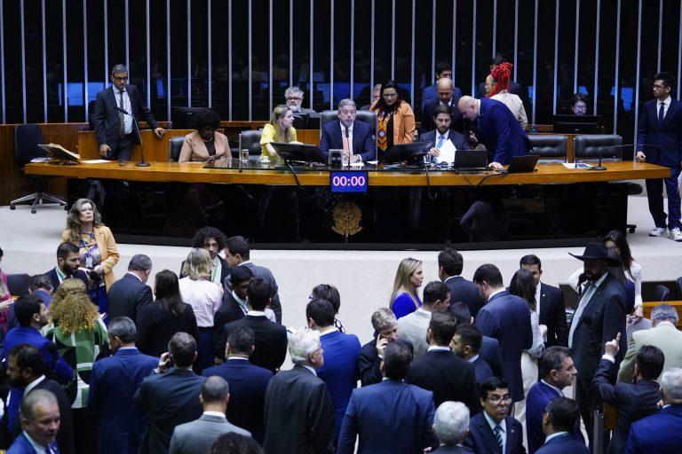 Com 375 votos a favor, Câmara aprova PEC da reforma tributária