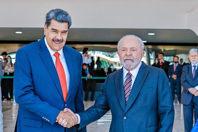 ‘Conceito de democracia é relativo’, diz Lula sobre ditadura e eleições na Venezuela
