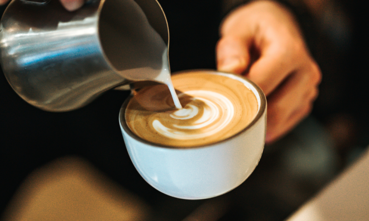 Socorrista é suspeita de colocar veneno em café de colega de trabalho no PR