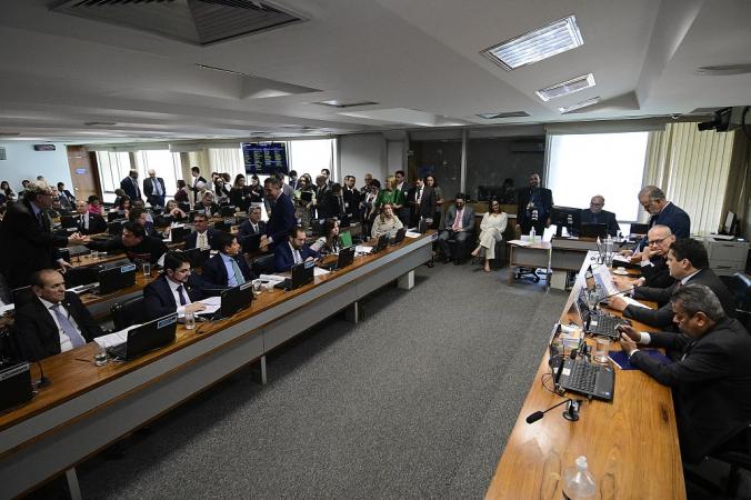 CCJ do Senado aprova PEC para limitar decisões monocráticas de ministros do STF