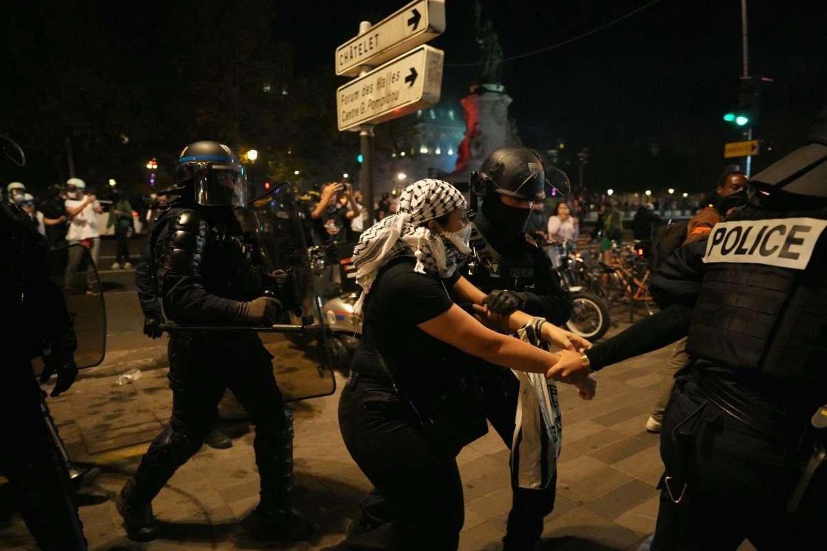 França proíbe todos os protestos pró-Palestina