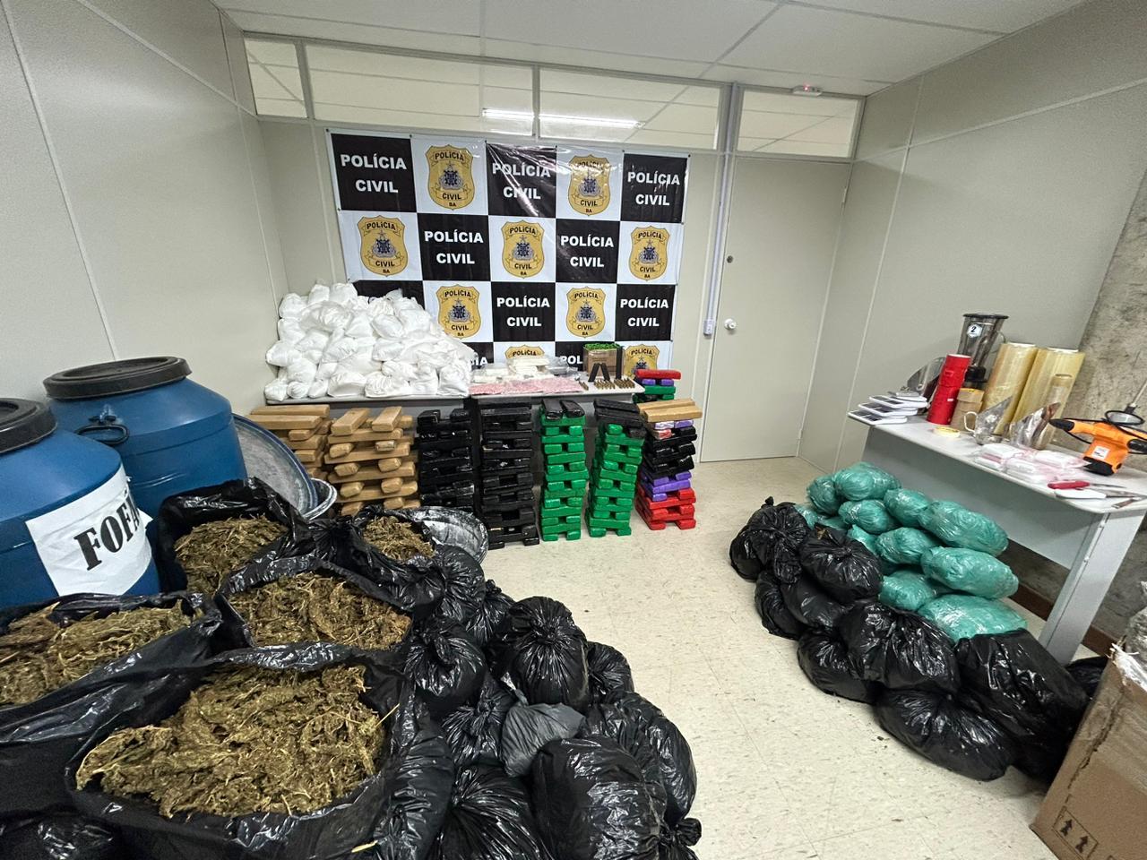 Polícia Civil desarticula laboratório de drogas em quarto de hotel
